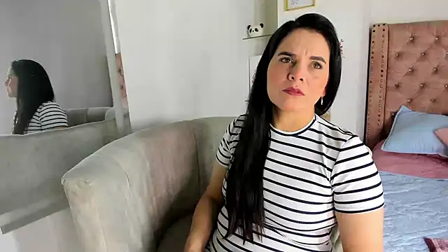 laura hotties online show from July 28, 6:42 pm