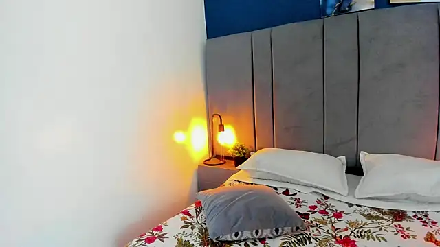 laura hotties online show from October 29, 1:37 pm