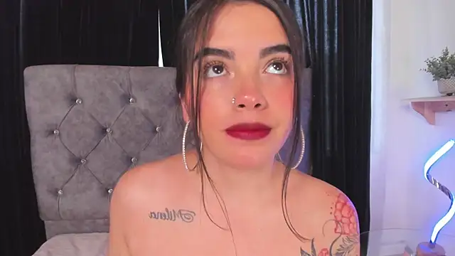 DaphneGlas online show from November 28, 1:14 pm