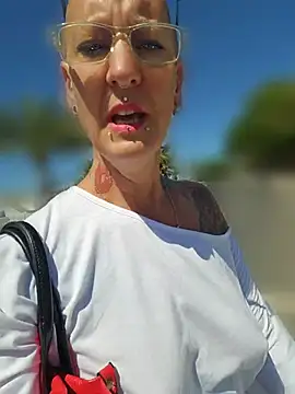 Emma Milf25 online show from May 1, 3:15 pm
