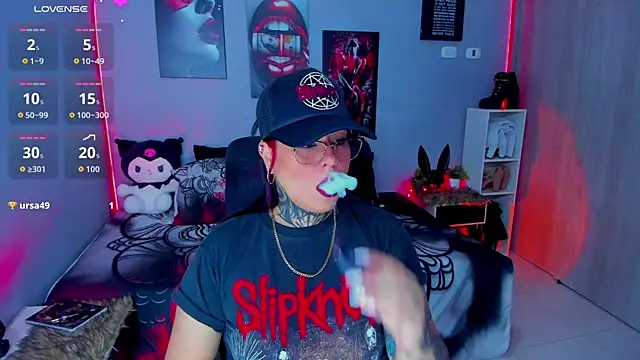 Snapshot of Veronika_metal chatting on October 6, 1:50 pm Veronika metal online show from October 6, 1:50 pm