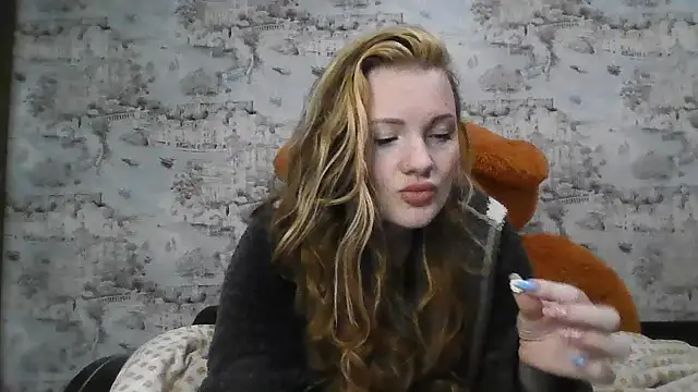 Eveline May online show from October 12, 6:43 pm