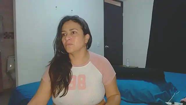 roxanasexy2025 online show from November 24, 12:40 pm