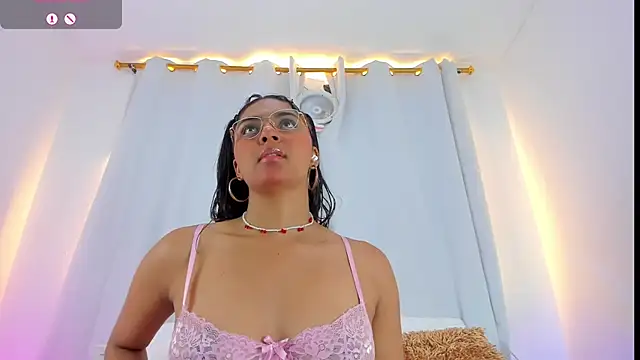 Melodymoore  online show from August 5, 9:54 pm