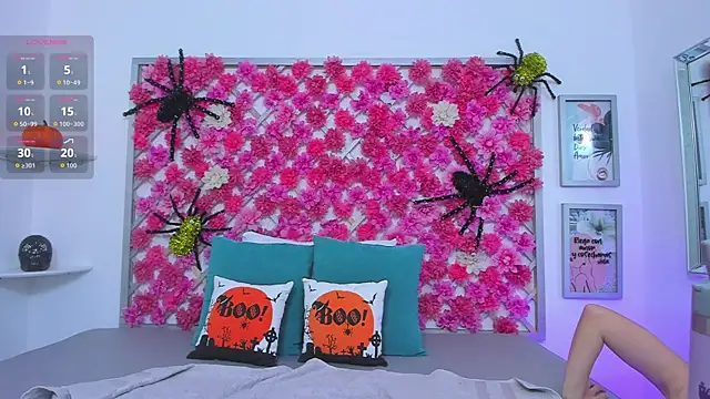 Snapshot of emmyrouse_ chatting on October 11, 8:22 pm emmyrouse online show from October 11, 8:22 pm