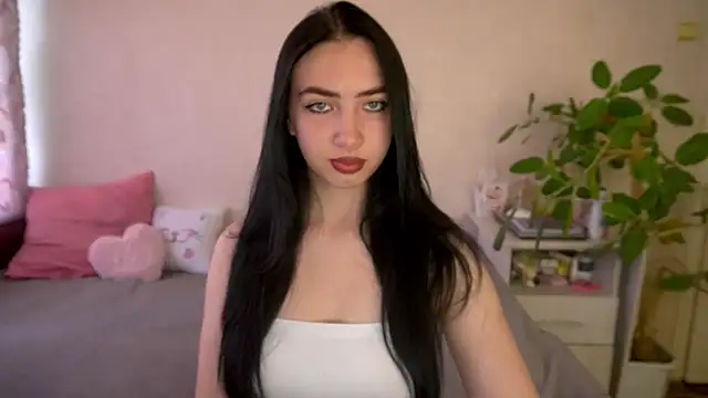 WildKittenX  online show from July 19, 5:10 am