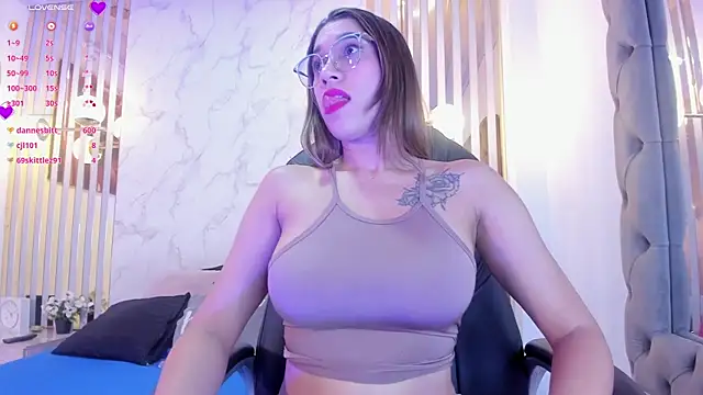 Snapshot of Oriana_gh chatting on October 10, 3:22 am Oriana gh online show from October 10, 3:22 am