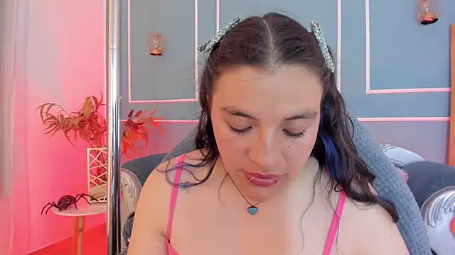 TaraTaylorr online show from July 18, 2:37 am
