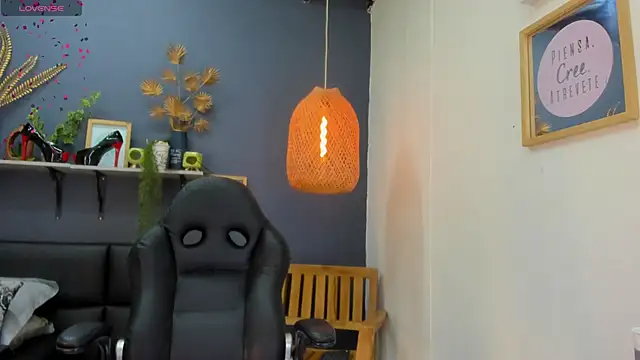 yessila parker online show from July 25, 9:27 am