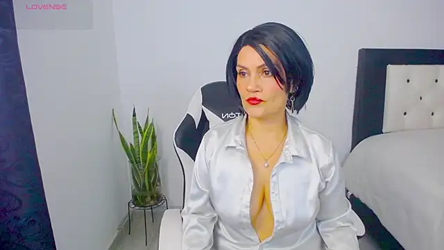 CarolinneFiotti online show from October 21, 4:33 pm