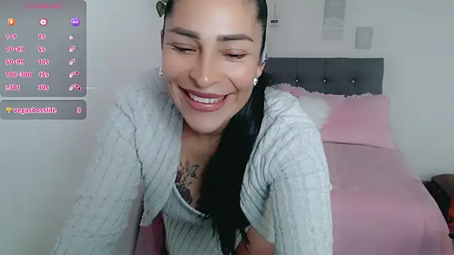 luna lgomez  online show from March 5, 12:34 pm