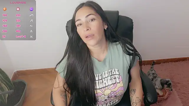 luna lgomez  online show from July 15, 10:09 am