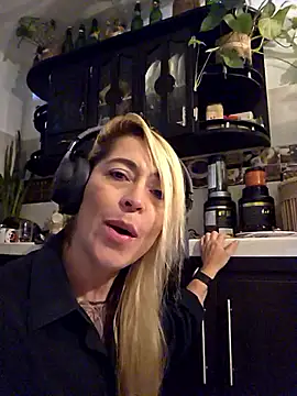 Snapshot of Sara_Valkyri chatting on September 13, 11:46 pm Sara Valkyri online show from September 13, 11:46 pm