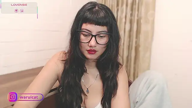 Laury uri online show from March 11, 12:15 am