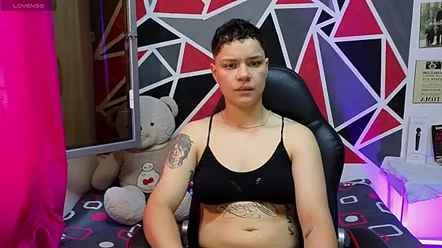 demimoore222 online show from January 17, 2:57 pm