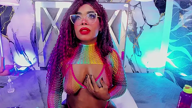 CandyMartinez  online show from June 12, 8:06 pm