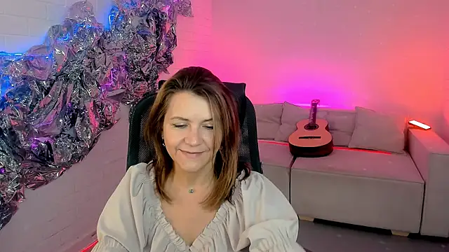 Snapshot of NicoleHitman chatting on September 19, 9:19 am NicoleHitman online show from September 19, 9:19 am