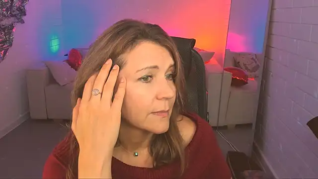 Snapshot of NicoleHitman chatting on October 10, 9:36 am NicoleHitman online show from October 10, 9:36 am