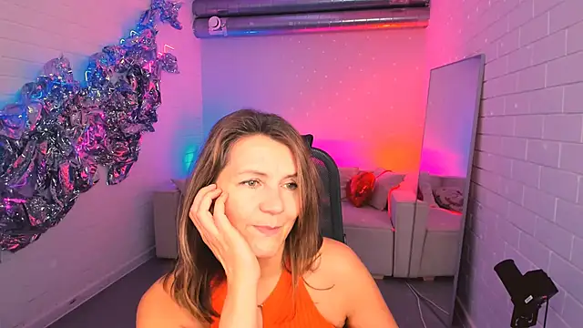 Snapshot of NicoleHitman chatting on October 15, 1:57 pm NicoleHitman online show from October 15, 1:57 pm