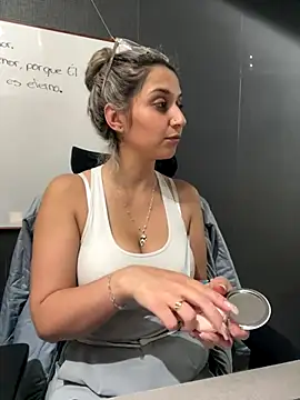 Isabella Varella online show from December 15, 12:54 pm