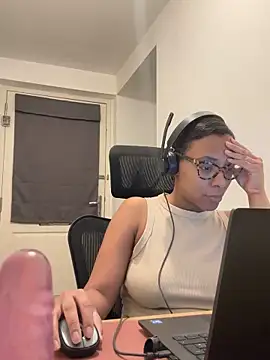 Melia Rayne online show from December 4, 11:45 am