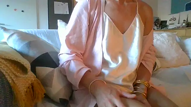 Valentinette online show from October 30, 7:00 am