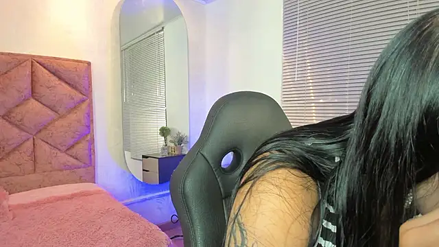 elaia muller  online show from March 10, 5:00 am