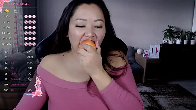 Snapshot of LisaAsianFlower chatting on September 20, 9:29 am LisaAsianFlower online show from September 20, 9:29 am