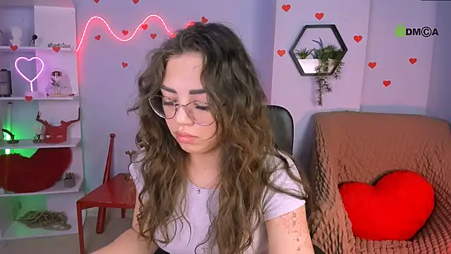kiki swan online show from April 28, 5:55 am