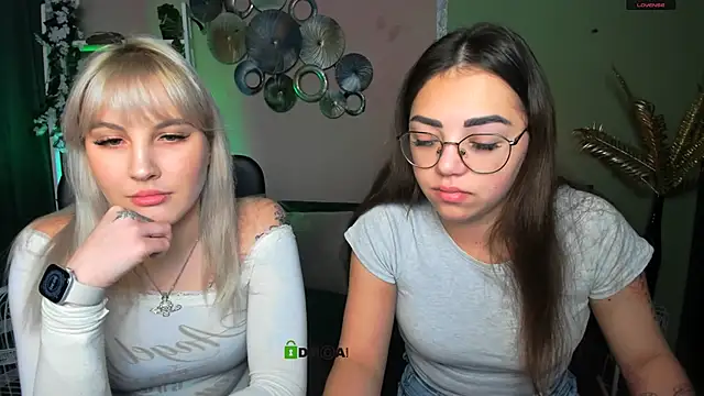 kiki swan online show from December 22, 7:00 am