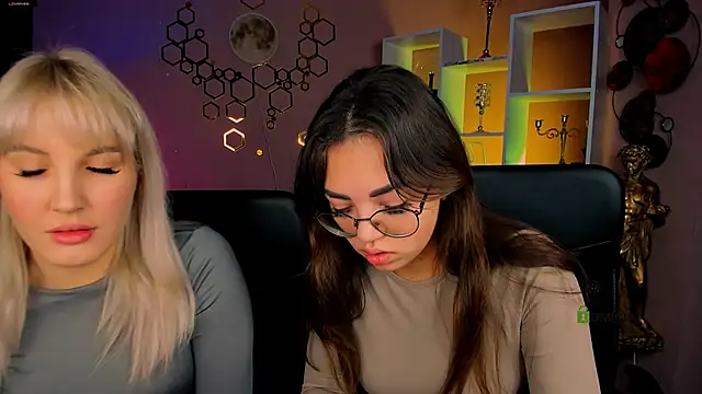 kiki swan online show from December 19, 6:38 am