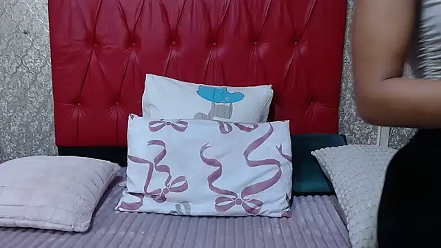 Snapshot of BondiBitch chatting on October 12, 12:24 am BondiBitch online show from October 12, 12:24 am