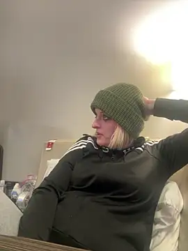 KITTYBOOBOOFUXX online show from December 22, 5:54 am