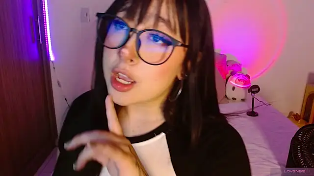 Oliviargf online show from May 1, 11:19 pm