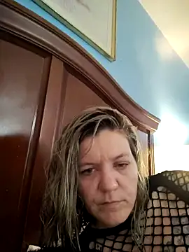 Snapshot of sexytattedbabe chatting on October 27, 12:50 am sexytattedbabe online show from October 27, 12:50 am