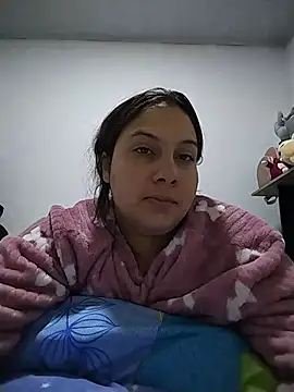 esmeralda jadees online show from July 26, 11:40 am