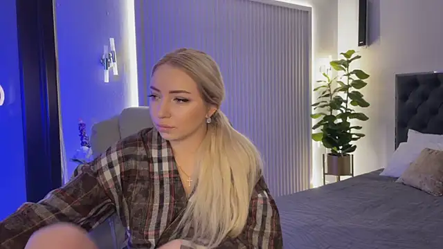 OhMyEmma online show from November 11, 1:23 am