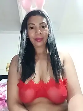 DaphneRosses online show from June 11, 1:52 pm
