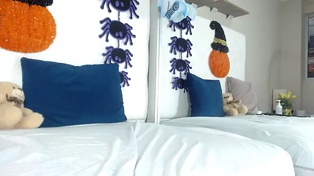 willow smitt online show from November 4, 12:54 pm