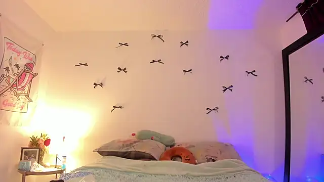 Alessamoth online show from April 28, 8:46 pm
