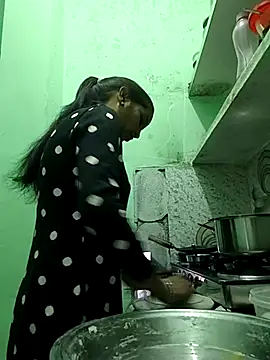 Hotty-Nidhi online show from November 15, 4:08 pm