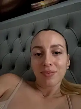 AlexisWhit online show from October 5, 7:13 am