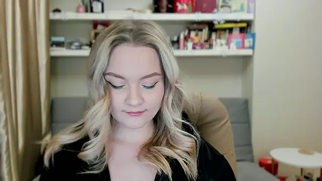 Kara Smith  online show from February 19, 11:25 pm