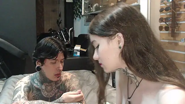 Snapshot of Alucard-Carmila chatting on October 24, 3:24 am Alucard-Carmila online show from October 24, 3:24 am