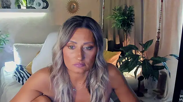 SarahAlluring online show from July 27, 2:47 pm