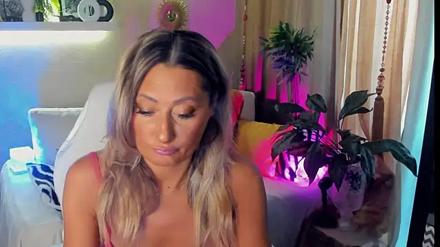 SarahAlluring online show from July 11, 12:49 pm
