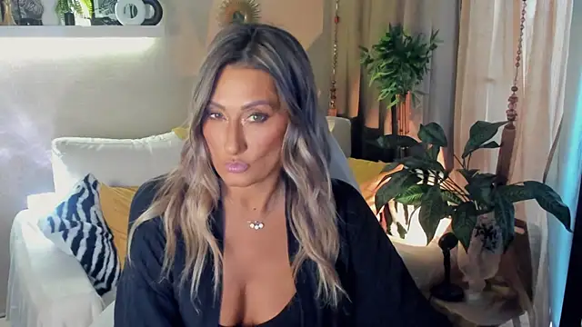 SarahAlluring online show from July 19, 2:41 pm