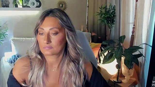 SarahAlluring online show from July 31, 2:40 pm