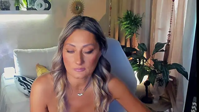 SarahAlluring online show from July 13, 2:40 pm