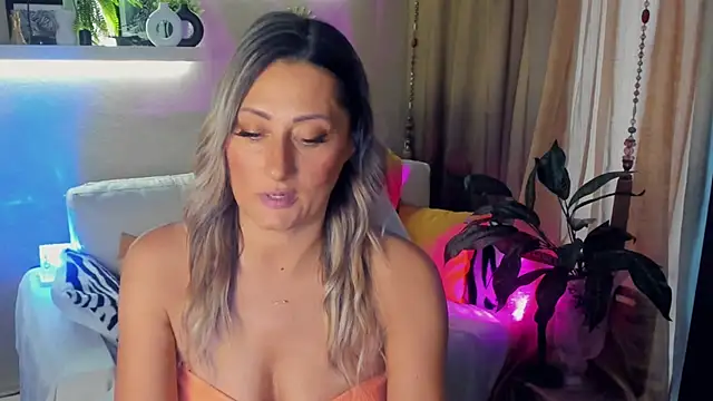 SarahAlluring online show from June 6, 2:56 pm